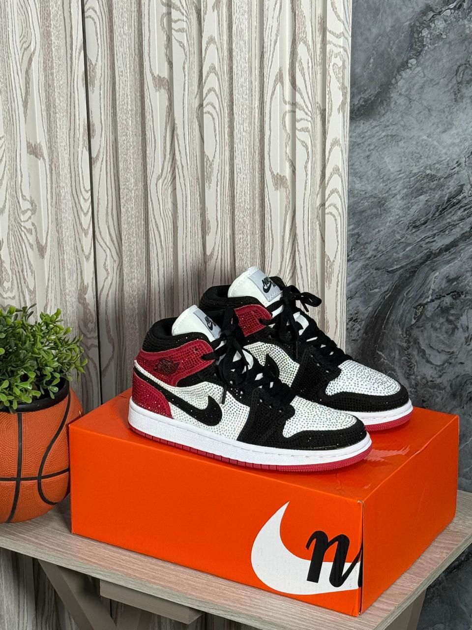 JORDAN RETRO 1 DIAMANTE